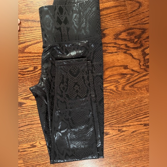 Terez uplift leggings- high band shiny flattering
Size M
Perfect new condition. - Picture 3 of 5